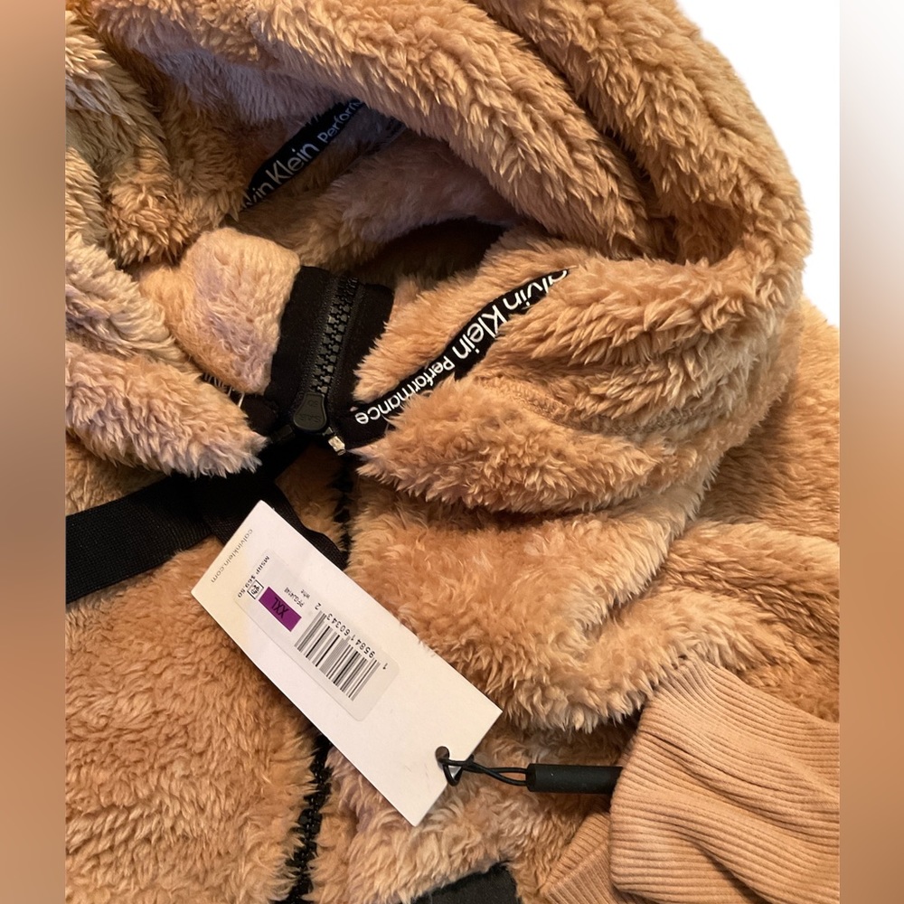 NWT Calvin Klein size XXL hooded